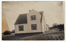 Load image into Gallery viewer, Farm House (Unknown) Vintage Original Postcard # 2297 - New - 1950's VG