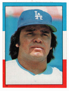 Fernando Valenzuela - Los Angeles Dodgers (MLB Baseball Card) 1982 Topps Stickers # 11 Mint