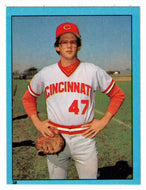 Tom Hume - Cincinnati Reds (MLB Baseball Card) 1982 Topps Stickers # 38 Mint