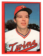 Butch Wynegar - Minnesota Twins (MLB Baseball Card) 1982 Topps Stickers # 208  Mint