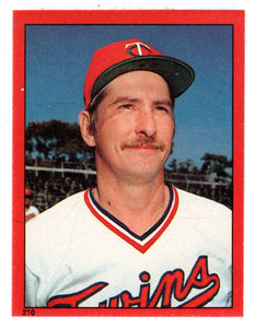 Doug Corbett - Minnesota Twins (MLB Baseball Card) 1982 Topps Stickers # 210  Mint