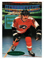 Orest Kindrachuk - Philadelphia Flyers - Broad St North - Emerald Ice (NHL Hockey Card) 1992-93 Parkhurst # 476 Mint