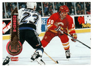 Gary Roberts - Calgary Flames (NHL Hockey Card) 1994-95 Pinnacle # 115 Mint