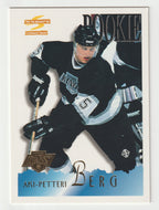 Aki Berg RC - Los Angeles Kings (NHL Hockey Card) 1995-96 Pinnacle Summit # 175 Mint