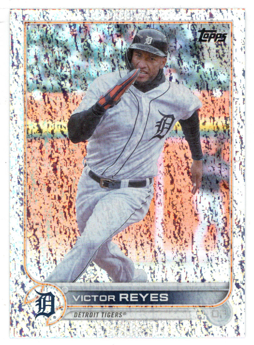 Victor Reyes 135/390 - Detroit Tigers - Rainbow Foil (MLB Baseball Card) 2022 Topps # 252 Mint