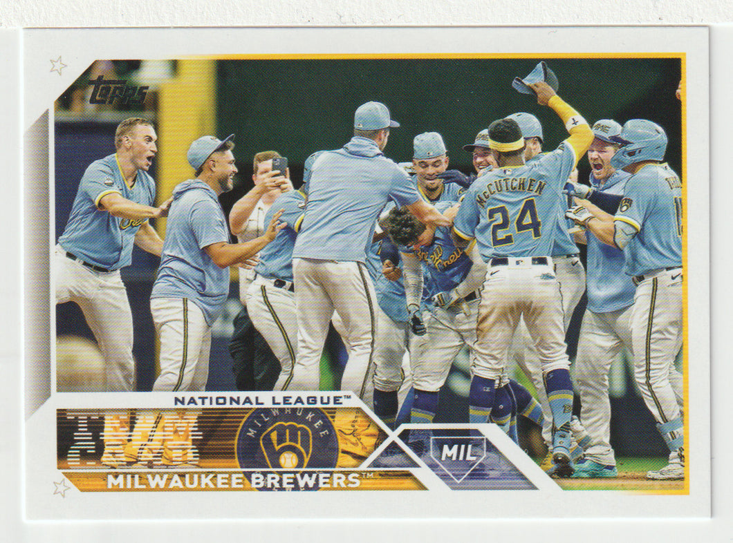 Milwaukee Brewers Team Card (MLB Baseball Card) 2023 Topps # 533 Mint
