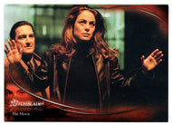 Getting the Drop on Sara (Trading Card) Witchblade - Season One - 2002 Inkworks # 24 - Mint