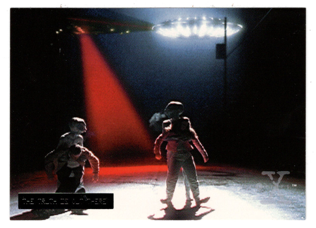 Extraterrestrial Abduction - Foil Stamped (Trading Card) X-Files - Season Three - 1996 Topps # 50 - Mint