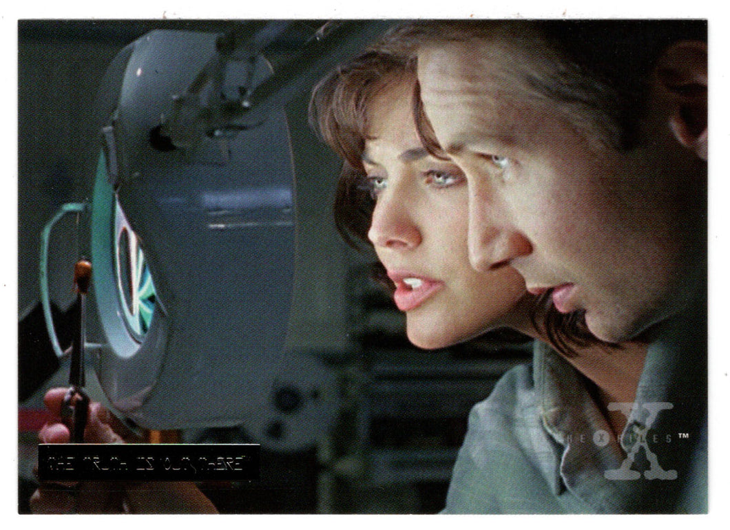 Smart Is Sexy - Foil Stamped (Trading Card) X-Files - Season Three - 1996 Topps # 66 - Mint