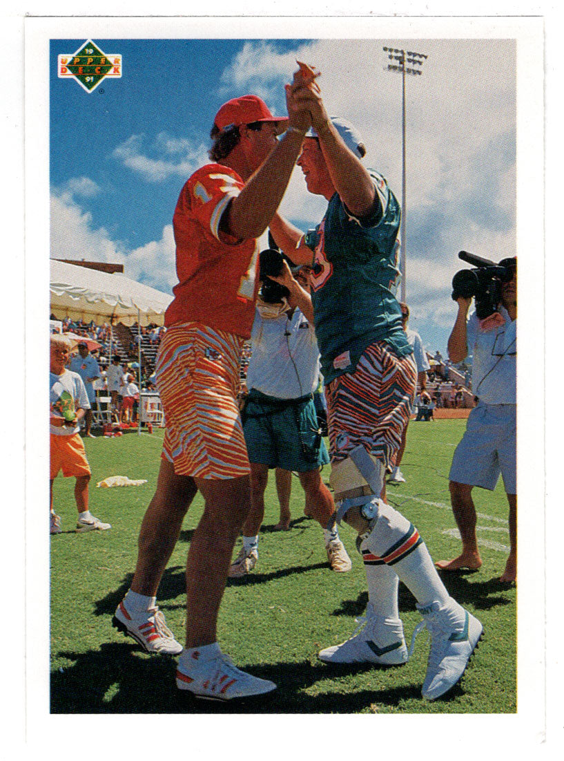 Steve DeBerg - Dan Marino - Checklist Team MVP (# 453 - # 473) (NFL Football Card) 1991 Upper Deck # 450 Mint