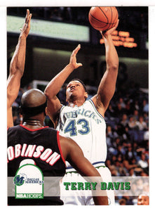 Terry Davis - Dallas Mavericks (NBA Basketball Card) 1993-94 Hoops # 44 Mint