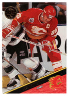 Joe Nieuwendyk - Calgary Flames (NHL Hockey Card) 1993-94 Leaf # 126 Mint