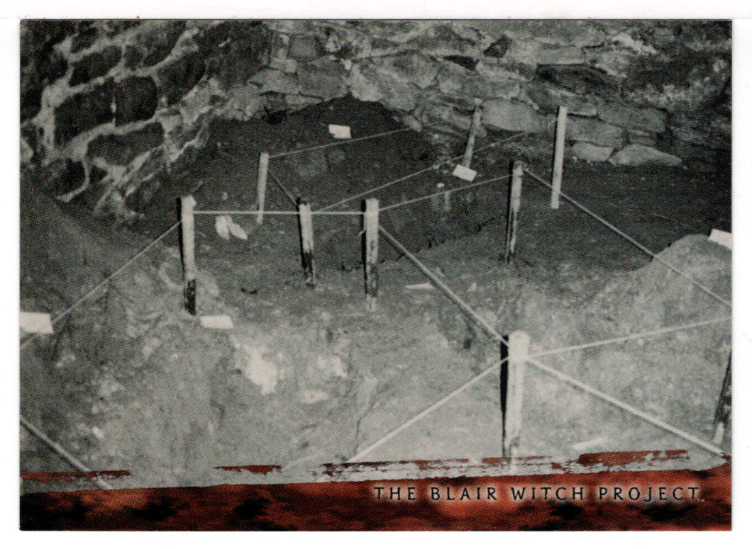 Slain and Buried (Trading Card) The Blair Witch Project - 1999 Topps # 8 - Mint