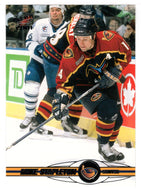 Mike Stapleton - Atlanta Thrashers (NHL Hockey Card) 2000-01 Pacific # 22 Mint