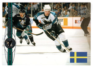 Niklas Sundstrom - San Jose Sharks (NHL Hockey Card) 2000-01 Pacific # 447 Mint