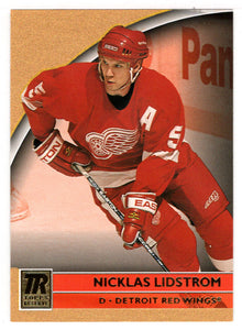 Nicklas Lidstrom - Detroit Red Wings (NHL Hockey Card) 2001-02 Topps Reserve # 39 Mint