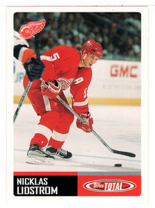 Nicklas Lidstrom - Detroit Red Wings (NHL Hockey Card) 2002-03 Topps Total # 1 Mint