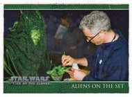 Aliens on the Set - Star Wars - Attack of the Clones - 2002 Topps # 92 - Mint